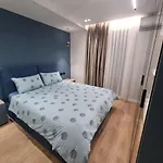 Twoviews Τίρανα