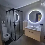 Twoviews Τίρανα